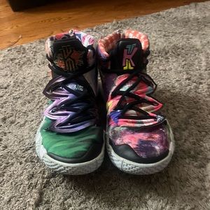 i’m selling Kyries S2 EP ‘Pineapple’